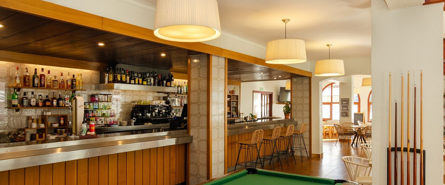 Bar, billar y ambiente relajado