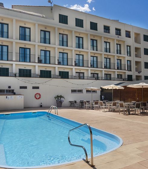 Momentos de relax en nuestra piscina