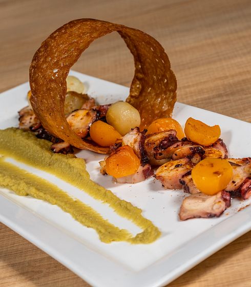 Cocina mediterránea con sabores locales