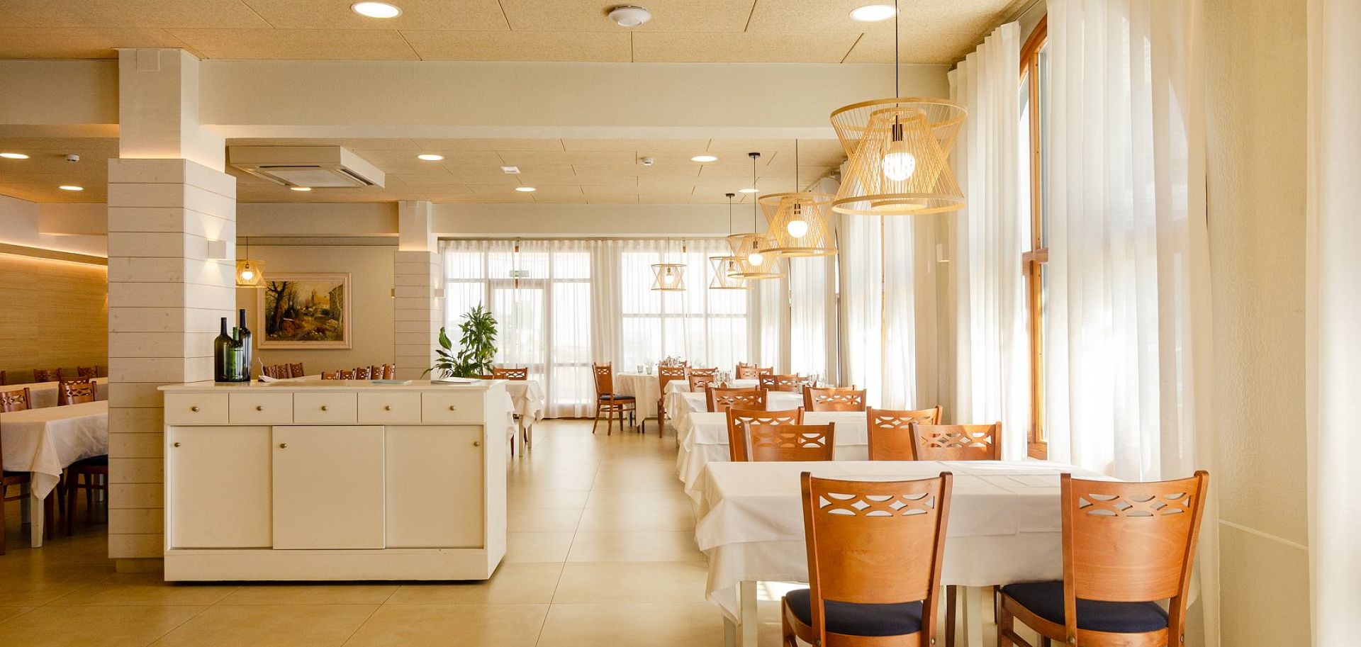 Un restaurante acogedor de sabores mediterráneos en L'Estartit