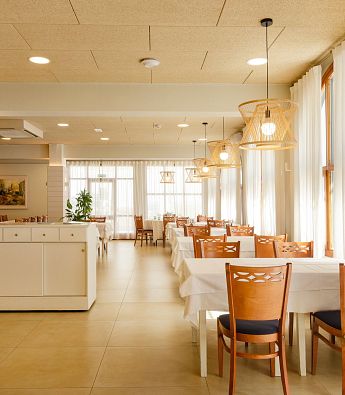 Un restaurante acogedor de sabores mediterráneos en L'Estartit