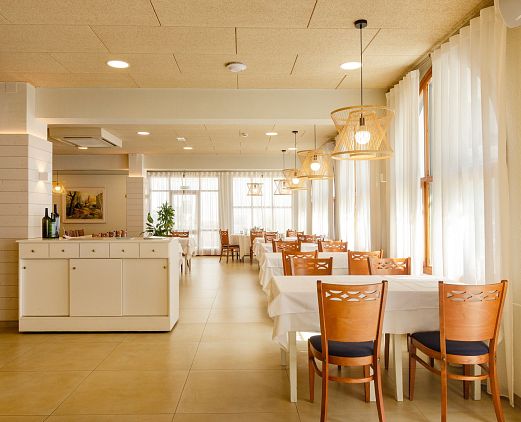 Un restaurante acogedor de sabores mediterráneos en L'Estartit