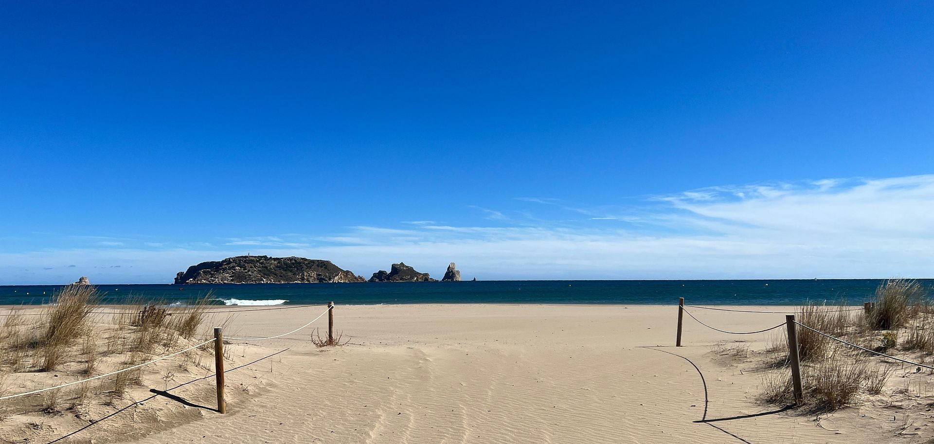 Calas escondidas y playas abiertas para disfrutar del Mediterráneo