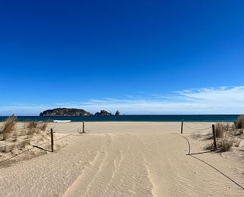 Calas escondidas y playas abiertas para disfrutar del Mediterráneo