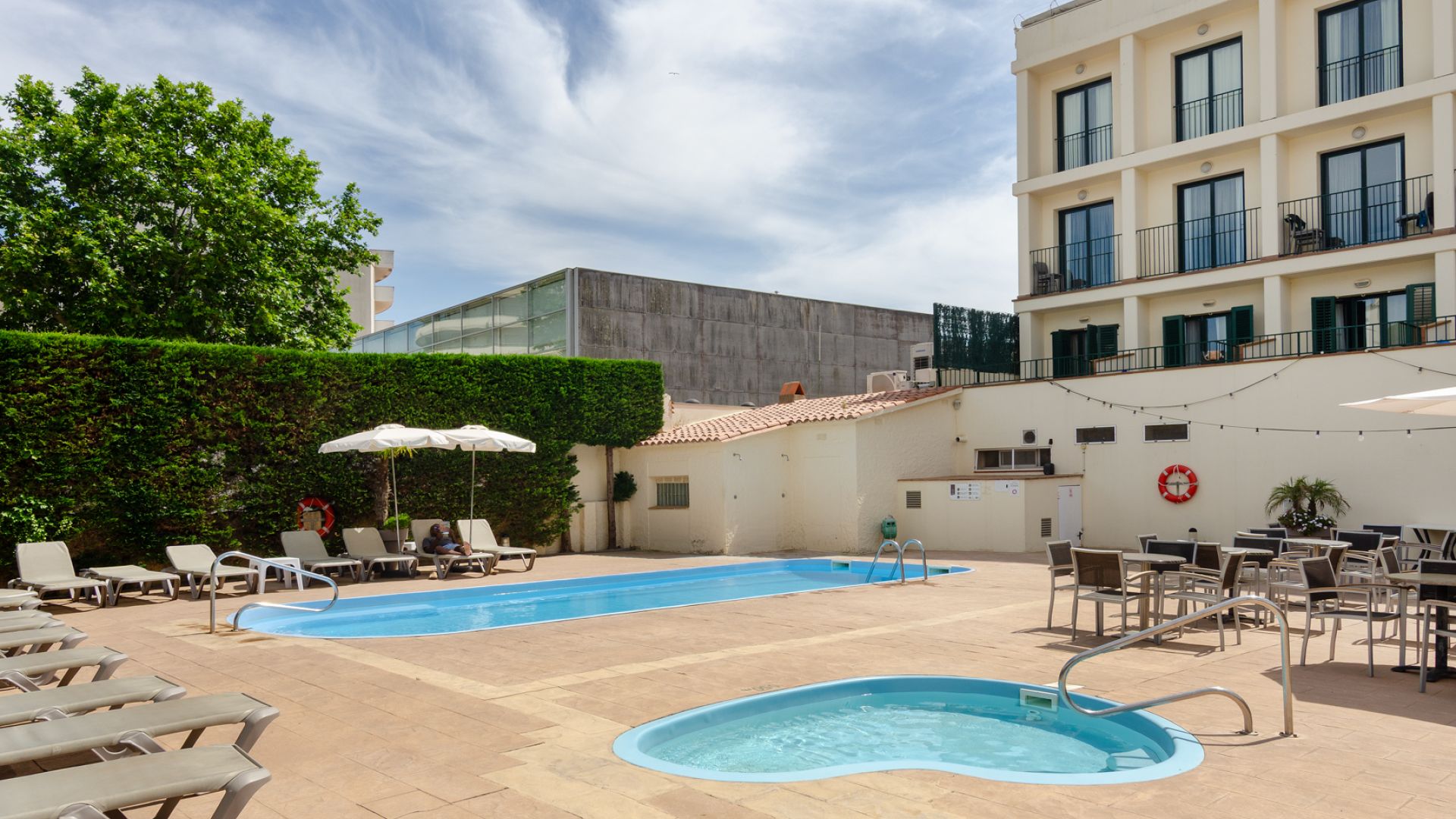 https://www.hotelmedes.com/resources/img/imgTxt/hotel-medes-hotel-text-lateral-1_1_19_57.jpg