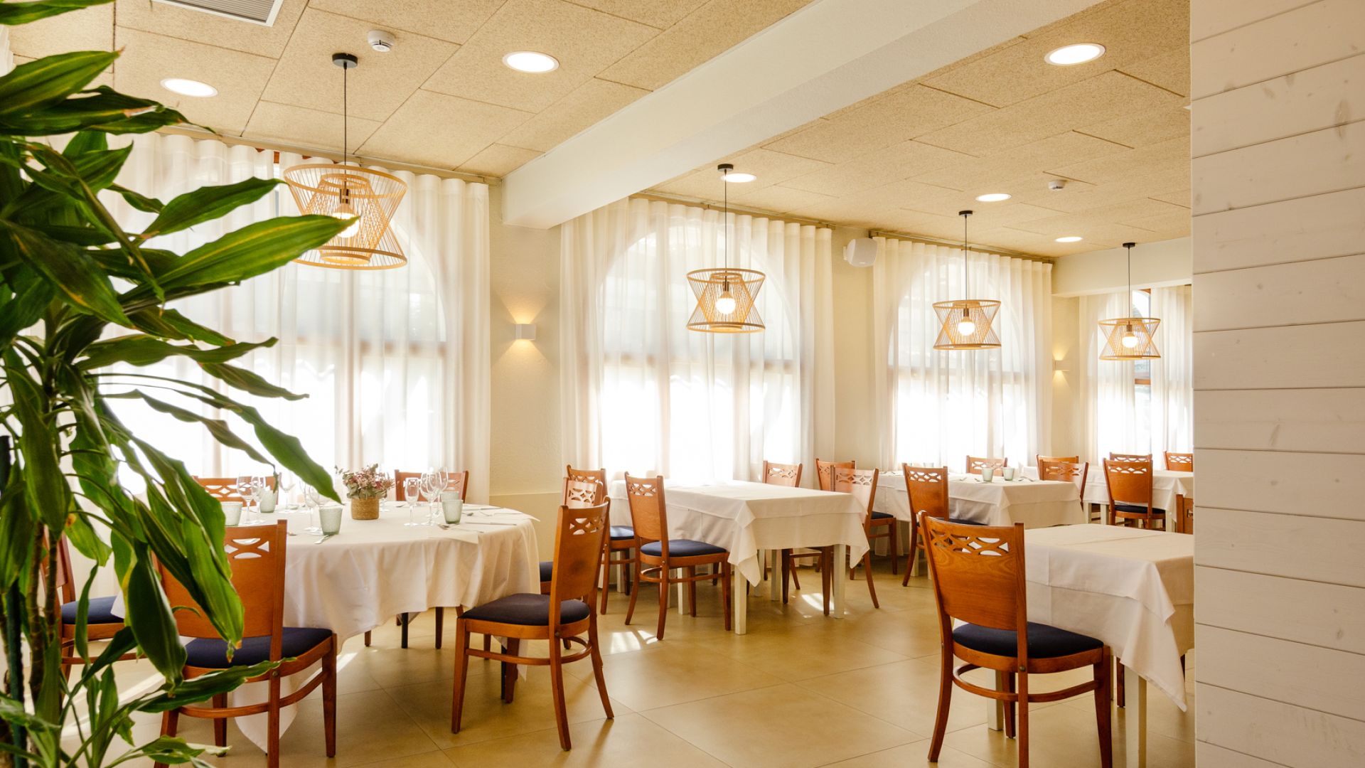 https://www.hotelmedes.com/resources/img/imgTxt/hotel-medes-hotel-text-superior-1_1_18_59.jpg